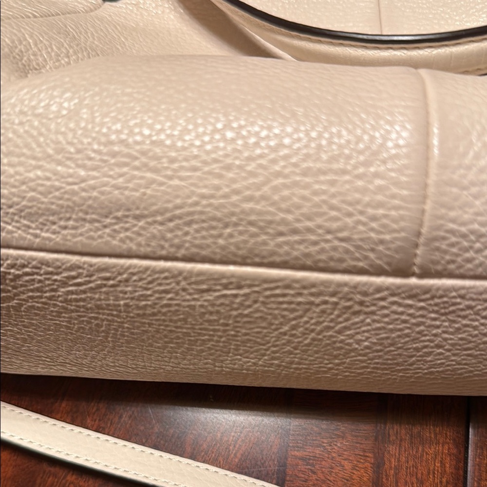 COPY - Coach Cream Shoulder Bag with Gold Accents - Picture 13 of 16